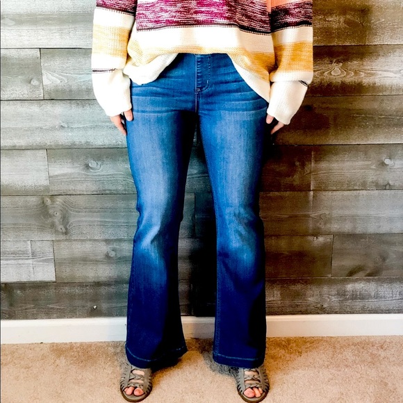 Cello Jeans Pull On Flare Petite 30” Medium wash - Picture 10 of 13